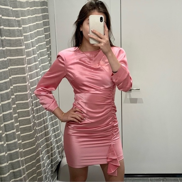 Cinq à Sept Barbie Pink Natalia Smooth Satin Long Sleeve Dress - Picture 2 of 16